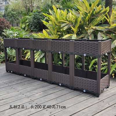 Le modèle tissé noir a élevé le planteur en plastique que la boîte 42*42*20cm installent simplement